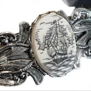 Whiting and Davis silvertone scrimshaw bracelet